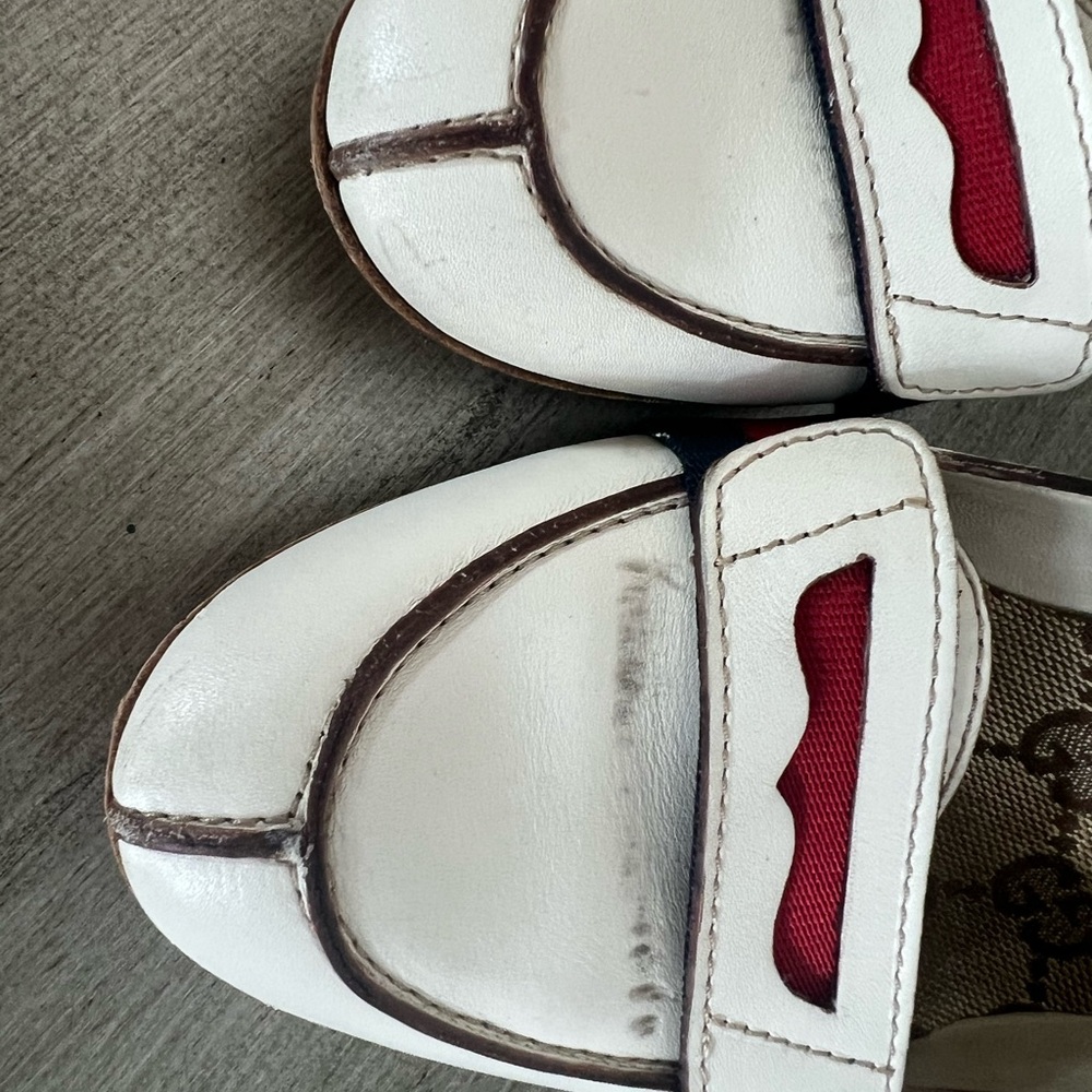 Gucci Cream and Red Stiletto Heels with Bow Accent - Picture 9 of 16